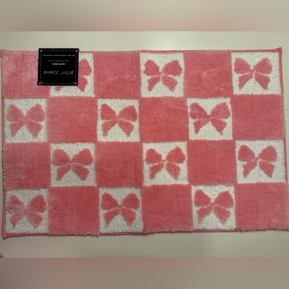 Betsey Johnson Bow Bath Rug